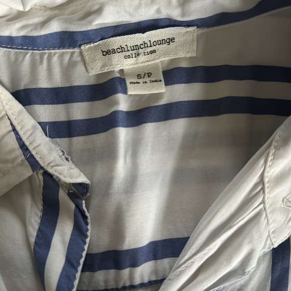 Beach lunch lounge collection, sleeveless button down top - Picture 2 of 3